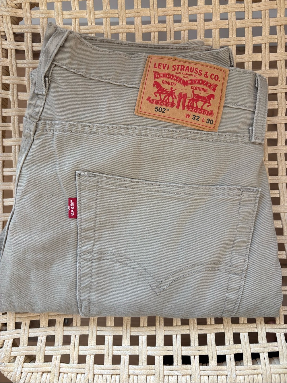 Levi's 502 Slim Straight Men's Jeans in Light Khaki